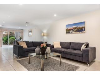 Adelaide Style Accommodation-Close to City-North Adelaide-3 Bdrm-free Parking Apartment, Adelaide - 3