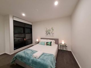 City view 2BR2BA Maribyrnong +wifi+park+balcony Apartment, Maribyrnong - 3