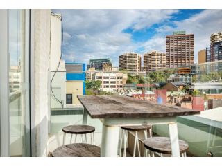City Views, Natural Light, Perfect Location at Sydney Dreams Serviced Apartments Darlinghurst Apartment, Sydney - 3