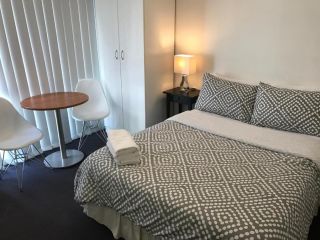 Cityview Studio Accommodation Aparthotel, Sydney - 3