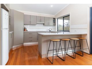 Clarabelle Cottage Guest house, Elizabeth Beach - 4