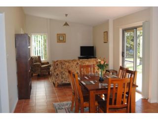 Clarendon Chalets Bed and breakfast, Mount Gambier - 3