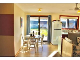 Clementine's Little Cottage + Pet Friendly Guest house, Goolwa South - 3