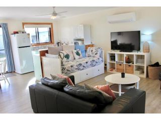 Clementine's Little Cottage + Pet Friendly Guest house, Goolwa South - 4