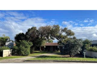 Clementine's Little Cottage + Pet Friendly Guest house, Goolwa South - 1