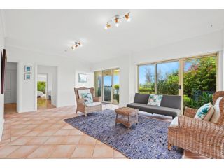 Spacious Home with Ocean Views, Close to Beach Guest house, Wamberal - 5