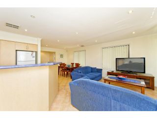 Close to beaches and local attractions! Apartment, Nelson Bay - 5