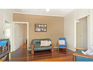 Close to Water, Restaurants and Clubs, Toorbul St, Bongaree Guest house, Bongaree - 3