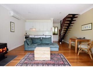 Cloudsong Chalet 3 - Close to the village centre! Guest house, Kangaroo Valley - 1