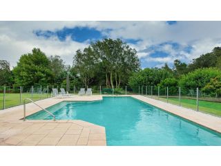 Coast and Country Estate - 15m Heated Pool and Minutes to Beach Guest house, One Mile - 4