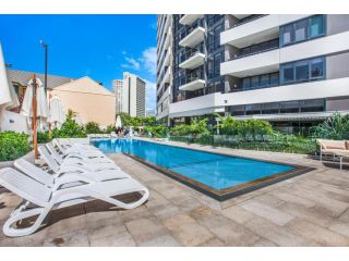 Coastal Apartment with Balcony, Parking and Pool Apartment, Gold Coast - 2