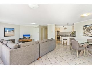 Coastal apartment with private courtyard Apartment, Sunshine Beach - 1