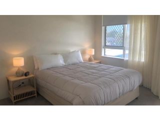 Coastal Apt At Kings Beach, Stunning View Guest house, Caloundra - 5