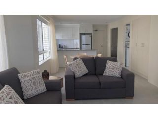 Coastal Apt At Kings Beach, Stunning View Guest house, Caloundra - 4