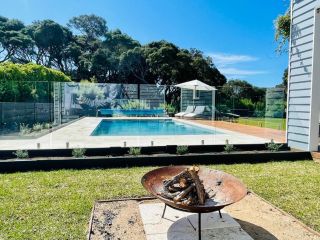 Coastal entertaining holiday house with huge pool Guest house, Rye