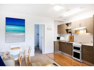 Coastal Getaway 6 44 Ocean Street Apartment, Mollymook - 4