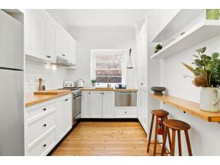 Coastal Living in Convenient Art deco Apartment Apartment, Sydney - 4