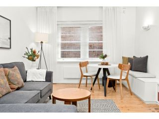 Coastal Living in Convenient Art deco Apartment Apartment, Sydney - 5