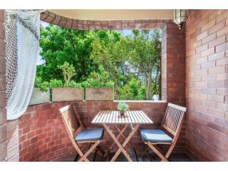 Coastal Living in Convenient Art deco Apartment Apartment, Sydney - 1