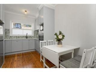 Coastal Living Just Metres From Coogee Beach Apartment, Sydney - 3