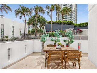 Coastal Unit with Patio, Pool, BBQ and Parking Apartment, Gold Coast - 3