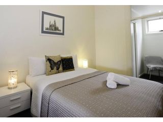 Cobb & CoHouse -Luxury Large Home BendigoCBD Guest house, Bendigo - 5