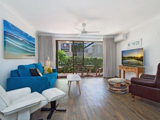 Cobden Court Unit 2 - Airconditioned unit in a beachside position Rainbow Bay Apartment, Gold Coast - 2