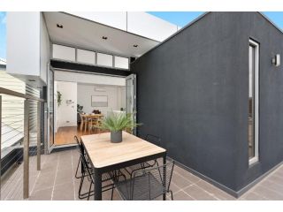 Cogens Two Bedroom Townhouse Guest house, Geelong - 4