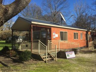 Colac Colac Caravan Park Campsite, Victoria - 5