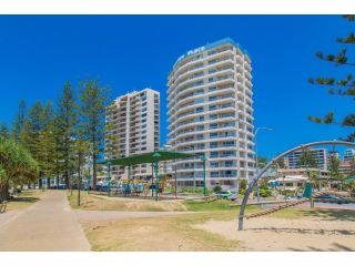 Columbia Beachfront Apartments on Rainbow Bay Aparthotel, Gold Coast - 3