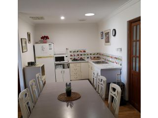 Comfort Inn Guest house, Perth - 5