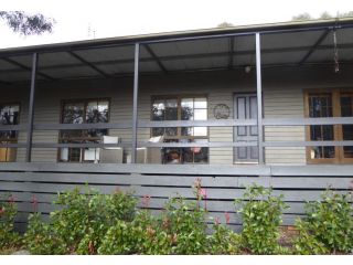 Comfortable 3 bedroom holiday cottage on acres Guest house, Jindabyne - 2