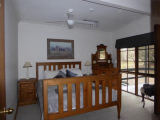 Comfortable 3 bedroom holiday cottage on acres Guest house, Jindabyne - 3