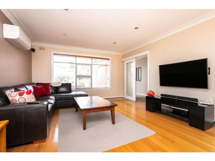Comfortable Home With Wifi, Parking and Views Apartment, Royal Park - imaginea 7