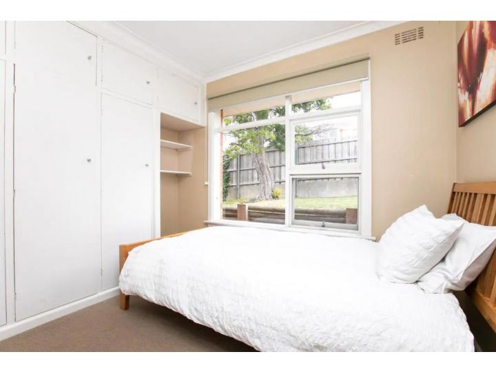 Comfortable Home With Wifi, Parking and Views Apartment, Royal Park - imaginea 4