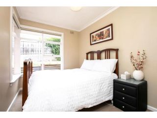 Comfortable Home With Wifi, Parking and Views Apartment, Royal Park - 5