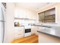 Comfortable Home With Wifi, Parking and Views Apartment, Royal Park - thumb 11