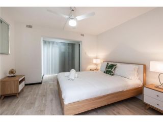 Comfortable 1 Bedroom Apartment in South Perth Apartment, Perth - 1
