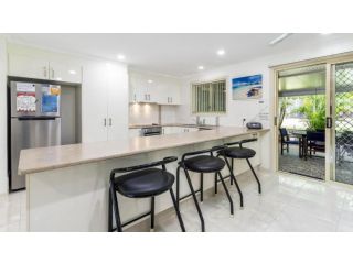 Comfortable lowset family home only minutes from the water! Tarooki St, Bellara Guest house, Bellara - 4