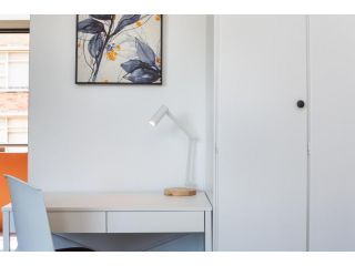 Comfy Balcony Studio near Parks, Shopping & Dining Apartment, Sydney - 5