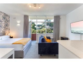 Comfy Balcony Studio near Parks, Shopping & Dining Apartment, Sydney - 2