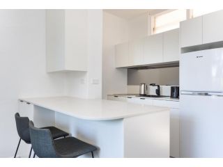 Comfy Balcony Studio near Parks, Shopping & Dining Apartment, Sydney - 3