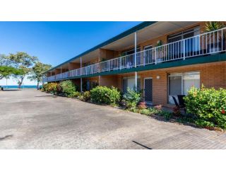 Comfy Ground Floor Unit opposite waterfront! Welsby Pde, Bongaree Guest house, Bellara - 2