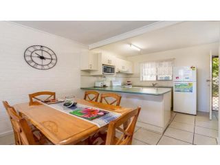 Comfy Ground Floor Unit opposite waterfront! Welsby Pde, Bongaree Guest house, Bellara - 5