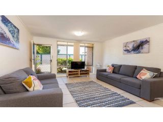 Comfy Ground Floor Unit opposite waterfront! Welsby Pde, Bongaree Guest house, Bellara - 3