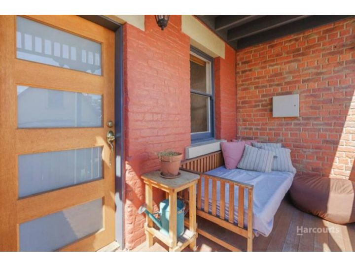 Comfy terrace with balcony- stroll cafes & city Guest house, Hobart - imaginea 1