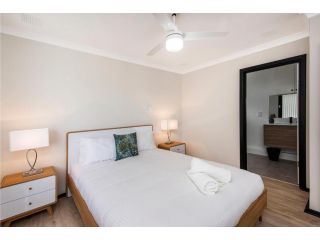 Contemporary 1 Bedroom Apartment Near the City Apartment, Perth - 1
