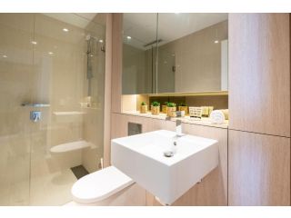 Contemporary 2-Bed Apartment Minutes to City Apartment, Sydney - 3