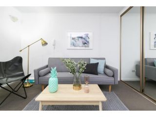 Contemporary Apartment Walkable to CBD attractions Apartment, Sydney - 2