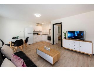 Convenient 1 Bedroom Apartment near Foreshore and CBD Apartment, Perth - 2